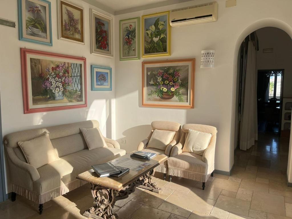 לינה וארוחת בוקר גאליפולי Palazzo Angelelli מראה חיצוני תמונה