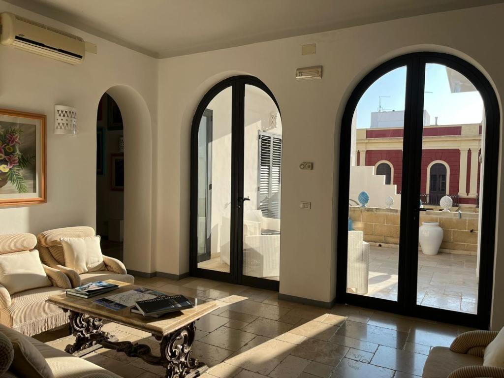 לינה וארוחת בוקר גאליפולי Palazzo Angelelli מראה חיצוני תמונה