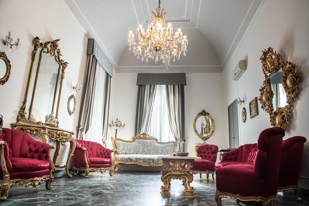 לינה וארוחת בוקר גאליפולי Palazzo Angelelli מראה חיצוני תמונה